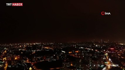 İstanbul'da şimşekler geceyi aydınlattı