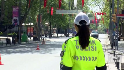 Yollar, caddeler, sokaklar bomboştu