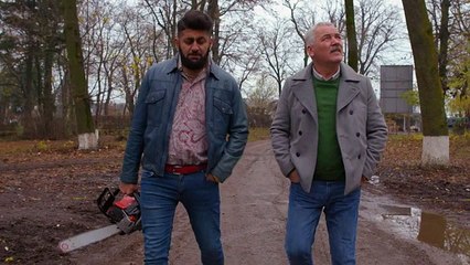 Preotul orașului învață să facă exorcizări de la Flori Ieși din el, demon murdar!