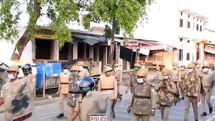 बाराबंकीः सुरक्षा की दृष्टि से पुलिस ने निकाला मार्च