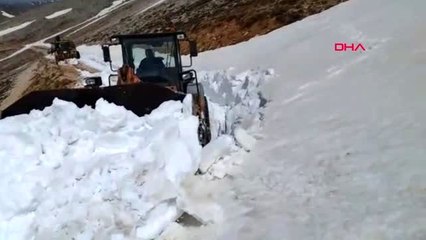 Antalya'da 8-10 metrelik karla kaplı yayla yolu açılıyor