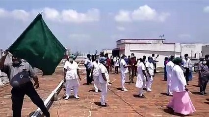 கொரோனாவுக்கு எதிராக போராடும் வீரர்களுக்கு முப்படைகள் சார்பில் இன்று ராயல் சல்யூட்