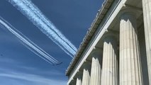 Dos escuadrones aéreos sobrevuelan el cielo de varias ciudades estadounidenses en homenaje a los sanitarios