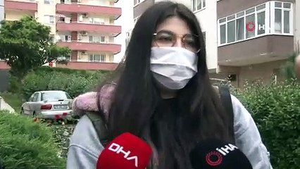Üniversiteli genç kızın online tez ödevi için seferberlik