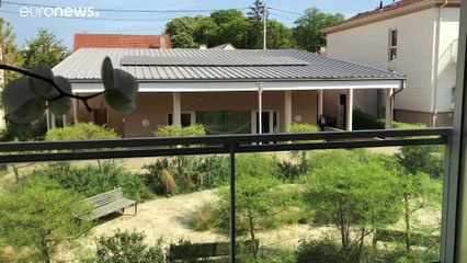 Γαλλία: Οι "αόρατοι" φροντιστές των ΑμεΑ