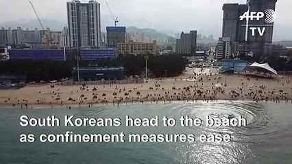 Crowds pack Seoul beach as new virus cases drop
