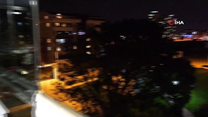 Balkonda Karagöz-Hacivat gösterisi