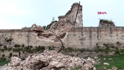 TOPKAPI'DA TARİHİ SURLARDA GÖÇÜK