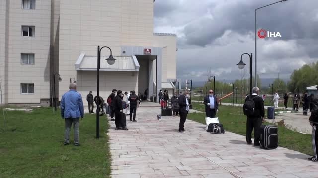 Karantina süreleri tamamlanan 175 vatandaş memleketlerine uğurlandı