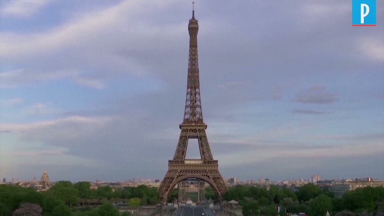 Des tours du monde entier s'illuminent en hommage aux soignants