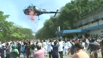 கொரோனாவுக்கு சிகிச்சை...மருத்தவர்களுக்கு ராஜ மரியாதை..