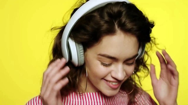 41)	Musique. Basse. Country & folk . Happy. Local Saloon. Silent Partner