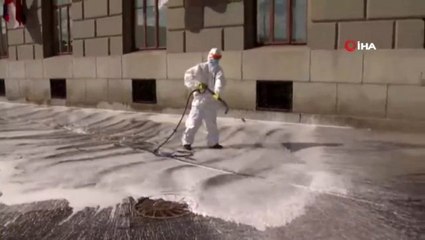 Virüs nedeniyle 245 bine yakın insan hayatını kaybetti