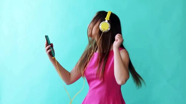 45)	Musique. Basse. Country & folk . Happy. Fiddles McGinty. Kevin MacLeod