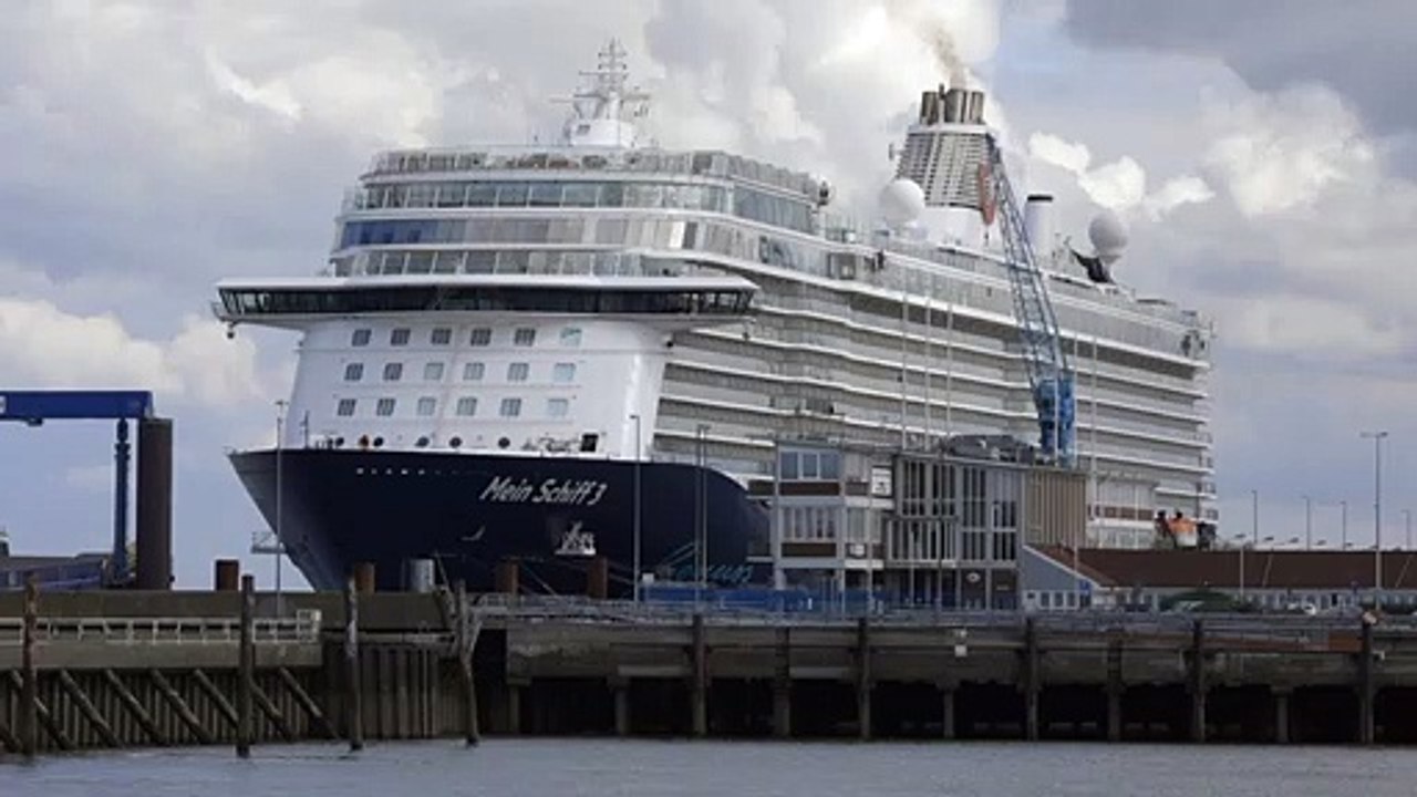 Kreuzfahrtschiff in Cuxhaven: Corona-Test für 2900 Crewmitglieder