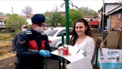 Jandarmadan, 18 yaşına giren Emine’ye doğum günü sürprizi