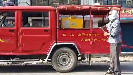 खड़ी पिकअप में लगी आग ड्राइवर ने कूदकर बचाई जान