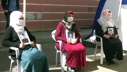 Sokağa Çıkma Yasağı Kalktı, Evlat Nöbetindeki Aileler HDP Önüne Koştu