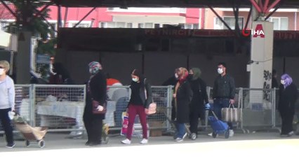 Böyle Pazar Kuyruğu Görülmedi...Sosyal Mesafeli  Kuyruk Pes Dedirtti