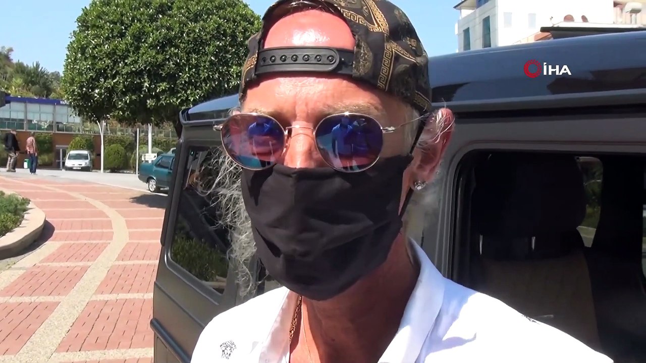 Alman Hayırsever Kapı Kapı Dolaşıp İhtiyaç Sahiplerine Para Dağıttı