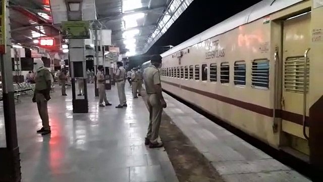 लम्बे इंतजार के बाद घर के लिए रवानगी हुई तो चेहरे पर झलकी खुशी