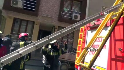 Gece Balkondan Düşen Kadının Eşi ve Çocuklarını İtfaiye Ekipleri Kurtardı