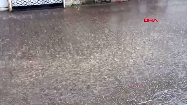 MANİSA Sağanak yağış, Kula'da hayatı olumsuz etkiledi