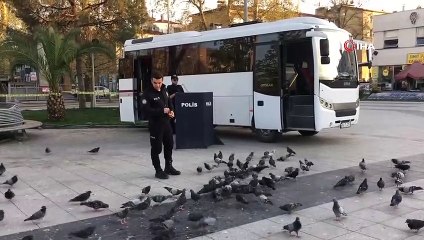Sakarya Gar Meydanı’nda Görev Yapan Polisten Duyarlı Hareket