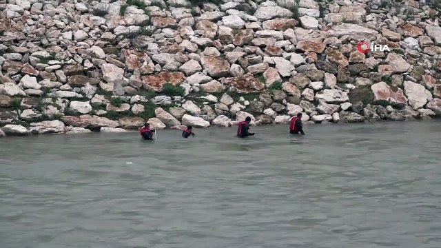 Munzur Çayı’na Düşerek Kaybolan Uzman Çavuş Güneş’i Arama Çalışmaları Sürüyor