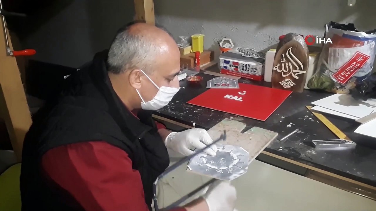 ''Naht'' Sanatıyla Korona Virüs Simgesini Yaptı
