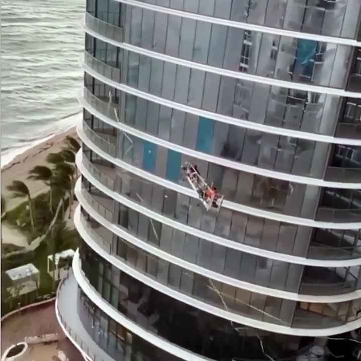 Qui pensait intelligent de nettoyer les vitres par grand vent ?