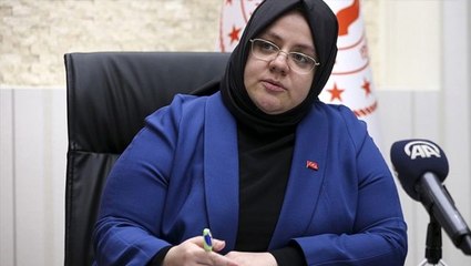 Bakan Zehra Zümrüt Selçuk, çocukluk fotoğrafıyla vatandaşlara "Evde Kal" çağrısı yaptı