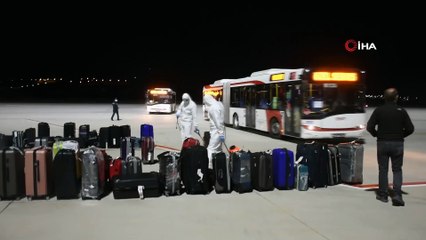 Burkina Faso'dan getirilen 122 Türk vatandaşı İzmir'de karantinaya alındı