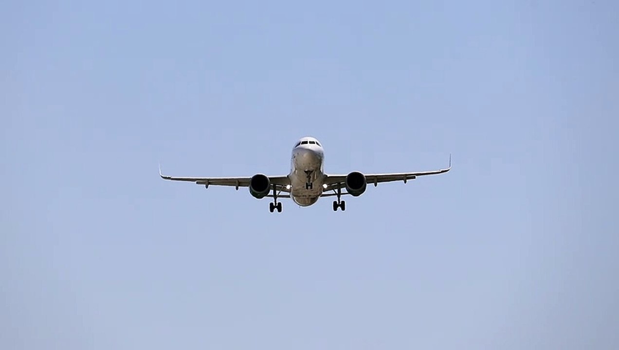 Frontier Airlines A-320neo arriving at St. Louis, Lambert Intentional Airport