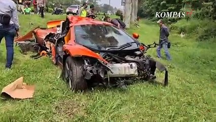 Super Car McLaren Ringsek di Tol Jagorawi Milik Petinggi Bank Swasta?