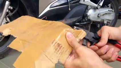 Cách Mở Cốp Xe Máy Mà Không Cần Dùng Chìa Khoá