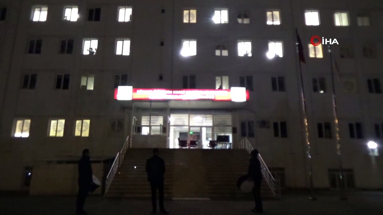 Karantinadaki 637 gurbetçi vatandaş, sahura davul ve manilerle uyandı
