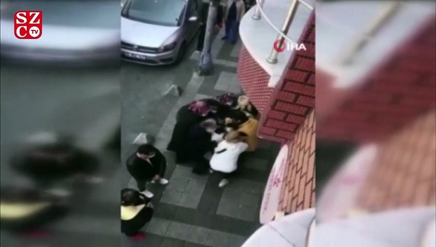 Ekmek sırasında bekleyen kadınların saç saça baş başa kavgası kamerada