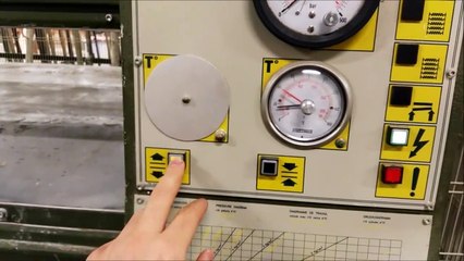 La presse à plaquer