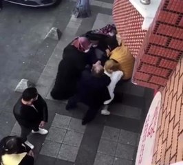 Ekmek sırasında bekleyen kadınların kavgası kamerada