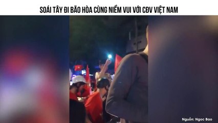 SOÁI TÂY ĐI BÃO HÒA CÙNG NIỀM VUI VỚI CĐV VIỆT NAM
