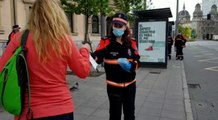 Reparto de mascarillas en el transporte público de Gijón