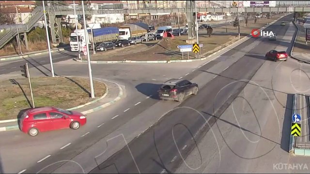 Aşırı hız ve dikkatsizlik kazalara davetiye çıkarttı... Mobese kazaları kamerada