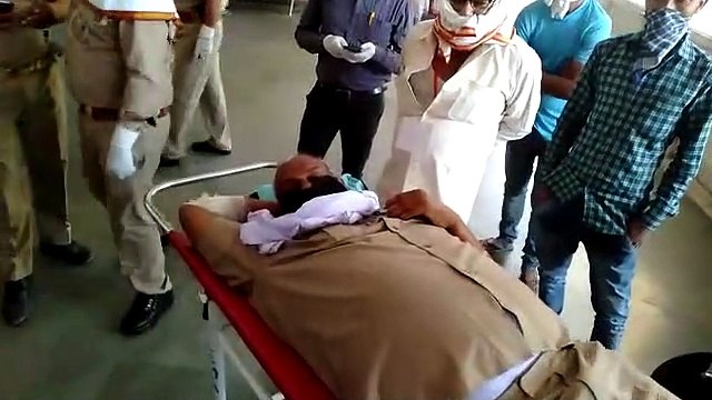 सड़क हादसे में हेड कॉन्स्टेबल घायल, ज़िला अस्पताल में भर्ती।