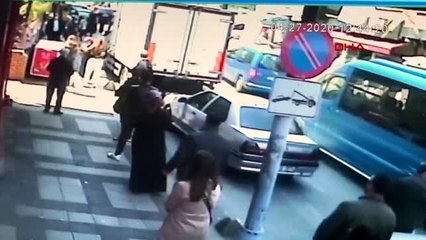 ÜMRANİYE'DE KADINLARIN KAVGASI KAMERADA