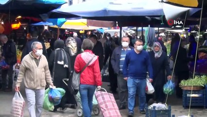 Bursalılar pazarlara akın etti