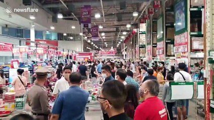 Residents panic buy alcohol after Thai government lifts COVID-19 ban