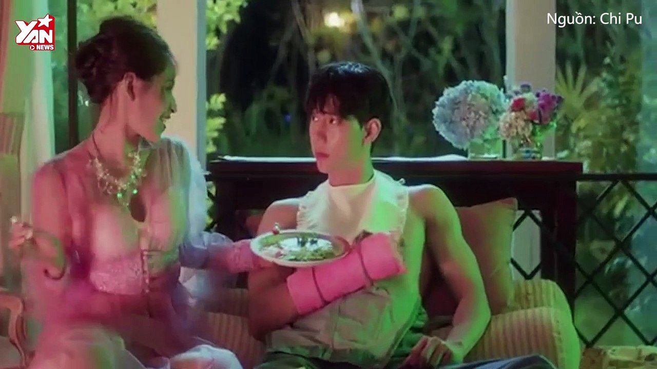 Chi Pu | MỜI ANH VÀO TEAM (❤️) EM - Official M/V (치푸) (16 )