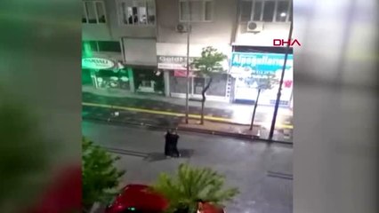 MANİSA 10'uncu evlilik yıl dönümlerini, caddede dans ederek kutladılar