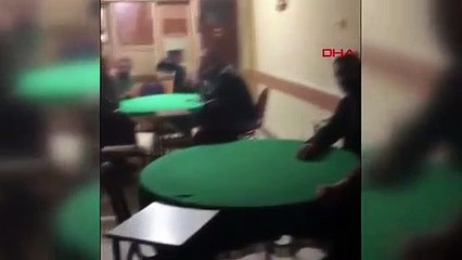 POLİS KAHVEHANEDEKİLERİ, KEPENKLERDEN SIZAN IŞIKTAN YAKALADI